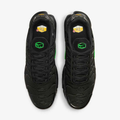 NIKE AIR MAX PLUS