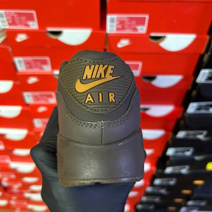 NIKE AIR MAX 90 ESS+