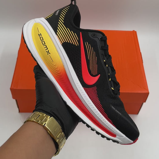 NIKE VOMERO 18