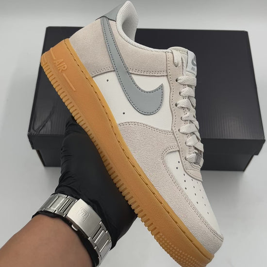 NIKE AIR FORCE 1 '07 LV8