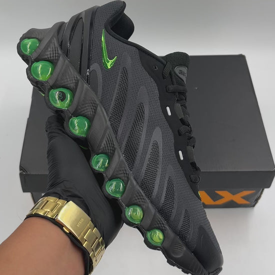 NIKE AIR MAX DN8