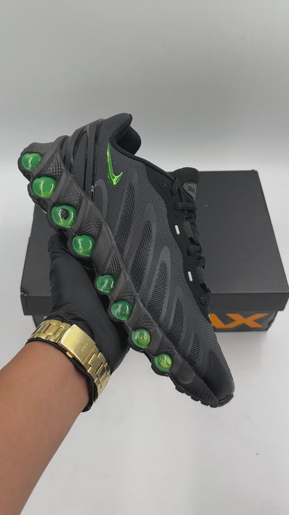NIKE AIR MAX DN8