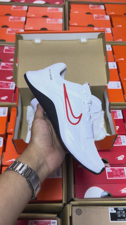 NIKE MC TRAINER 2