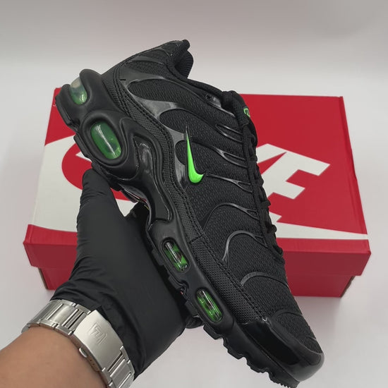 NIKE AIR MAX PLUS