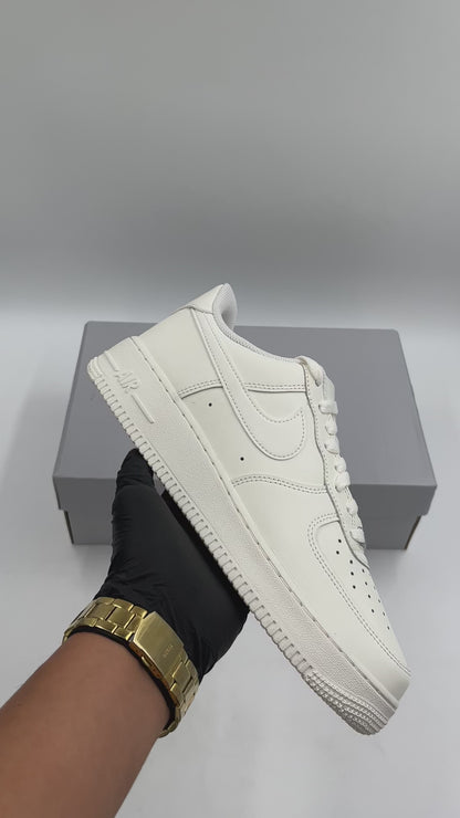 NIKE AIR FORCE 1 '07