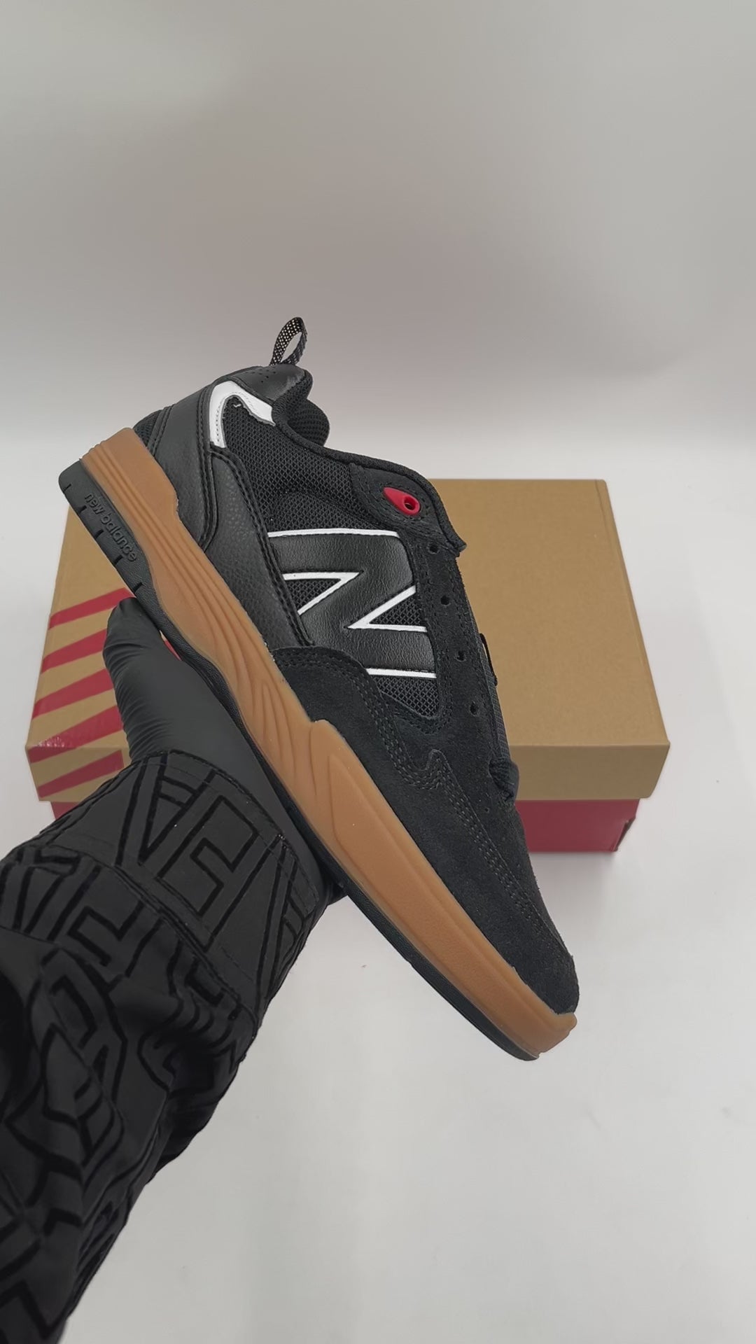 NEW BALANCE 808L - video