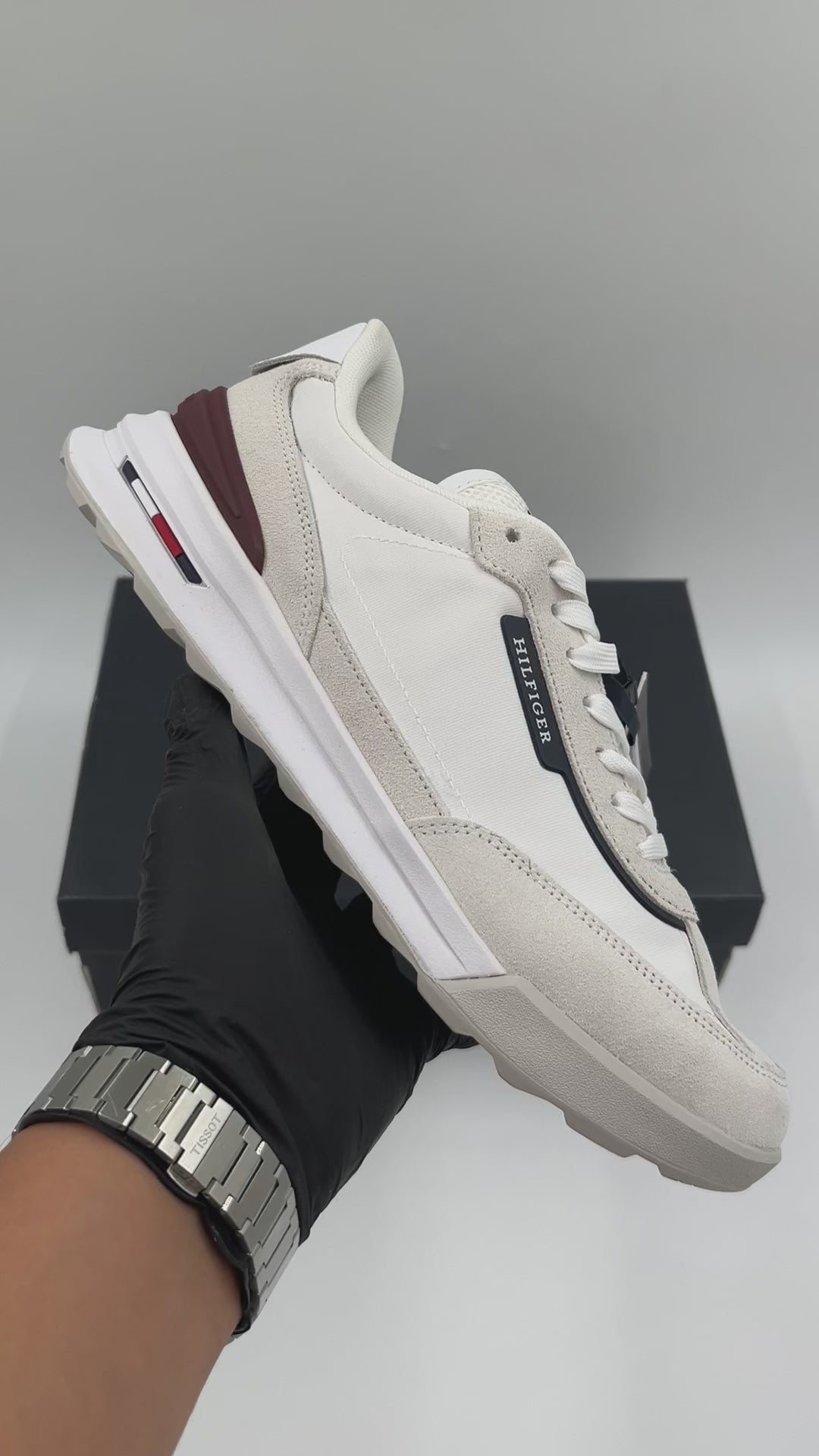 TOMMY HILFIGER RETRO RUNNER WHITE - FM0FM05425YBS
