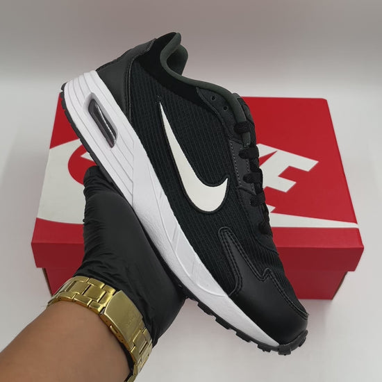 NIKE AIR MAX SOLO