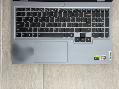 Notebook Lenovo Loq 15arp9, 15.6 Fhd IPS, AMD Ryzen 5 7235hs 3.2/4.2ghz, 8gb Ddr5-48